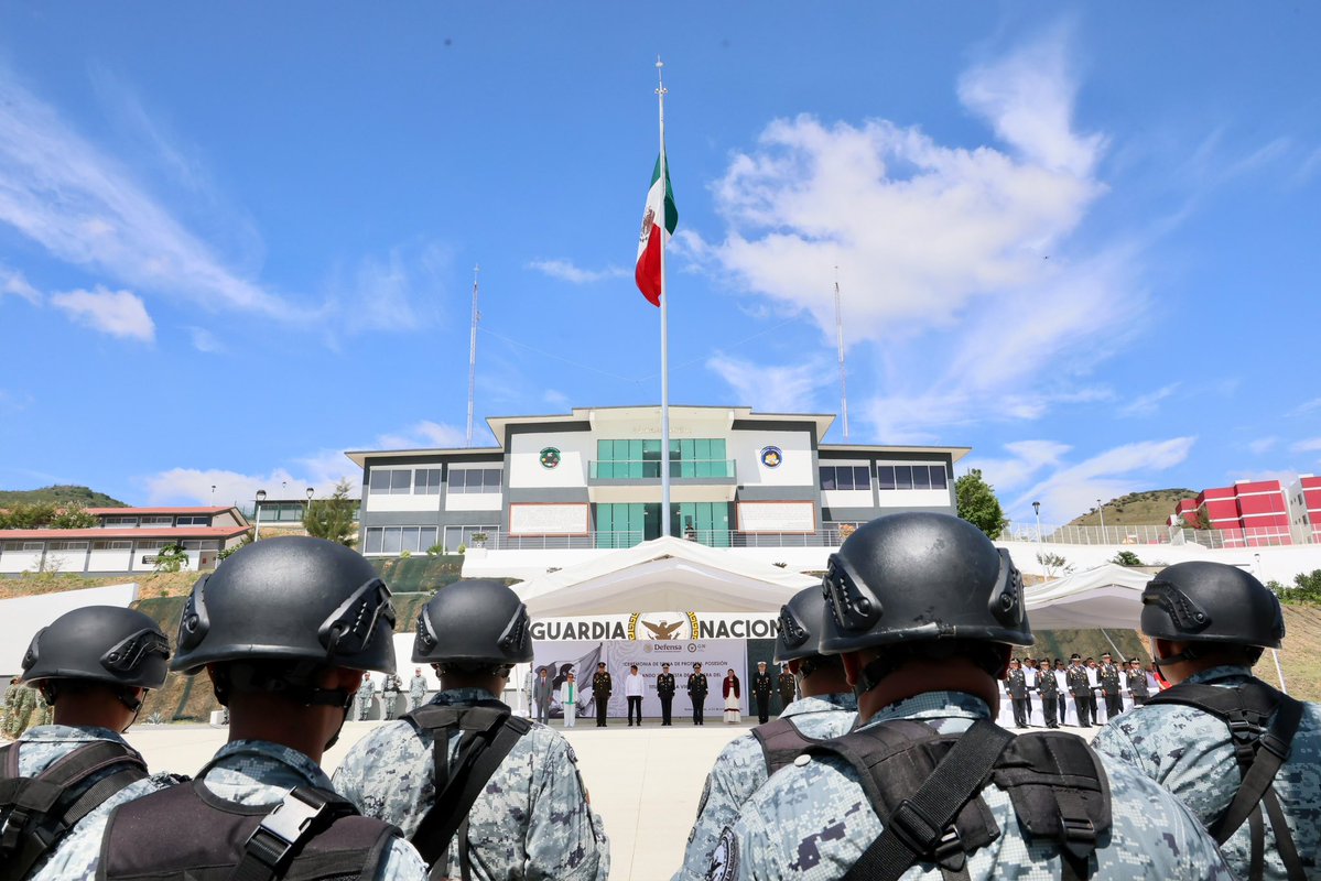 salomonj's tweet photo. Acompañamos al General Guillermo Briseño Lobera, Comandante de la Guardia Nacional (@GN_MEXICO_), en la ceremonia de toma de protesta del General Crisóforo Martínez Parra como nuevo titular de la VIII Coordinación Territorial, a quien damos la bienvenida a Oaxaca.

Reiteramos nuestra disposición de seguir trabajando de manera coordinada para fortalecer la seguridad y la construcción de la paz en nuestro estado.