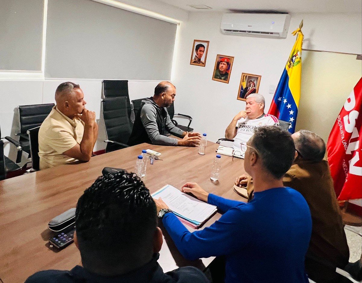 eduardopiate2's tweet photo. Recibí esta tarde a un grupo de compañeros trabajadores de General Motors. Escuché sus planteamientos e intercambiamos opiniones sobre sus propuestas https://t.co/FgnhH11NRg