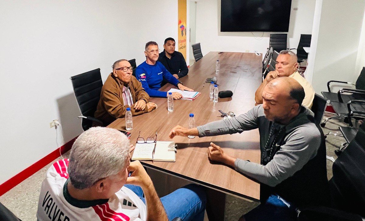 eduardopiate2's tweet photo. Recibí esta tarde a un grupo de compañeros trabajadores de General Motors. Escuché sus planteamientos e intercambiamos opiniones sobre sus propuestas https://t.co/FgnhH11NRg