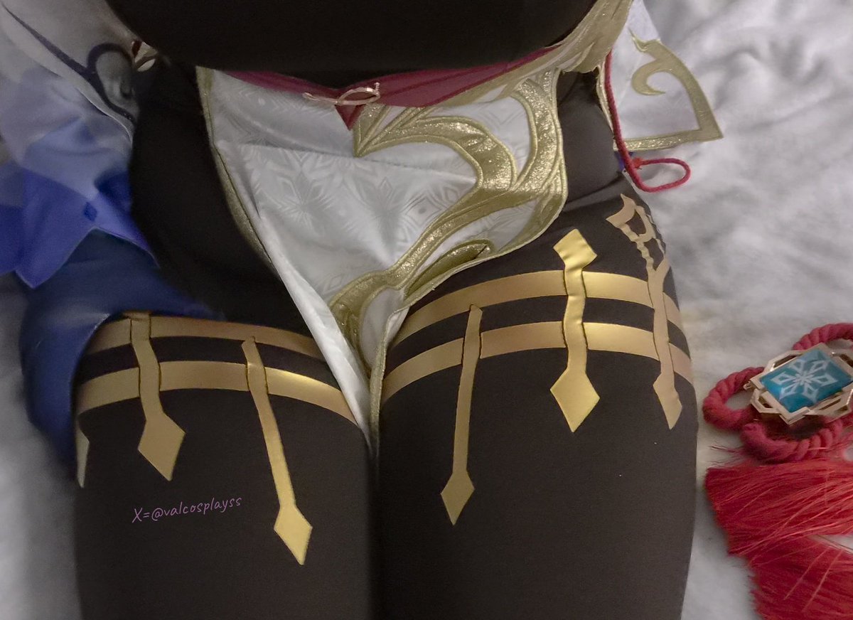 valcosplayss's tweet photo. Ganyu thighs :)) https://t.co/peX2RFXJNk