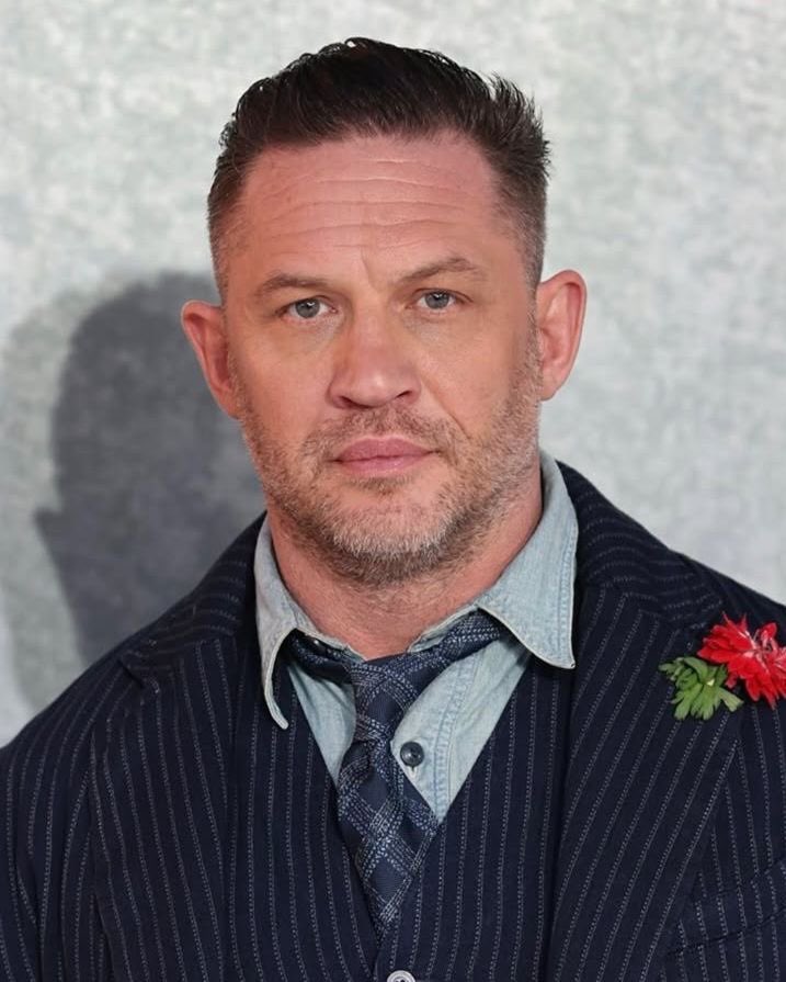 ChaosCrave_'s tweet photo. Warner Bros. officially greenlit The Matrix: Finality, with director Drew Goddard confirming that Tom Hardy is locked in to star. https://t.co/bxNu0OXNr8