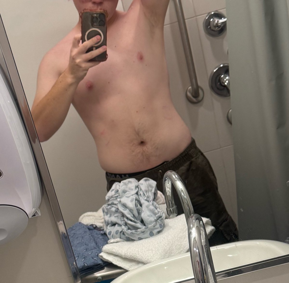 cloud_skies68's tweet photo. Hospital bathroom 😍 https://t.co/WsaS6TUdhr