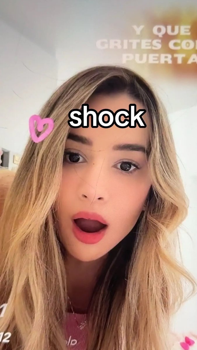 sagraavy's tweet photo. yanet pidiéndole foto a bri con las muñecas BYE HAHAJAJAJSJS😭😭 https://t.co/NgKO4OzkQ6