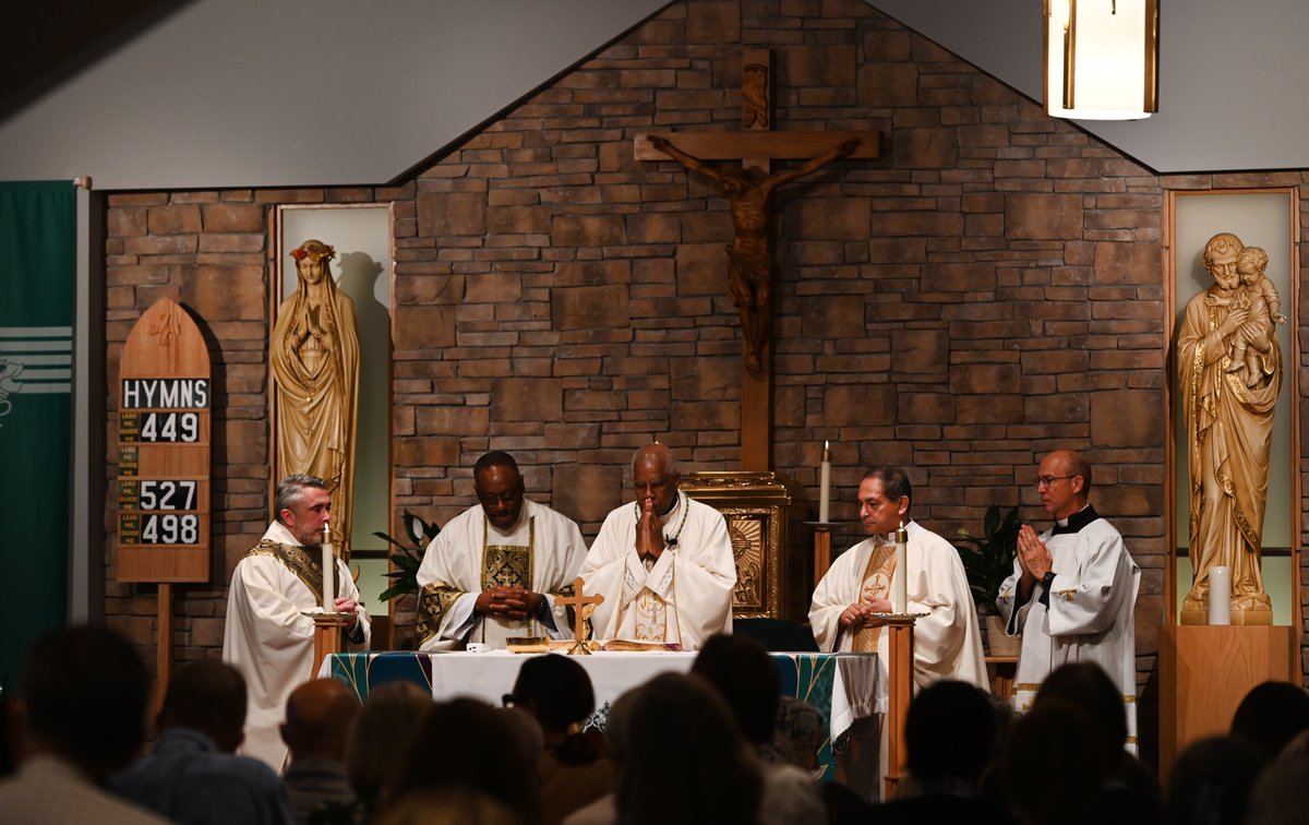 DioceseChas's tweet photo. On Oct. 8, the St. Anthony of Padua Catholic School community in Greenville joyfully marked 75 years of faith-filled education! Bishop Jacques led a beautiful rosary and Mass in thanksgiving for God’s countless blessings on past, present and future generations.

#stanthonyofpadua https://t.co/3qSSBPan1T