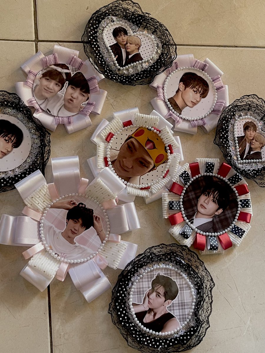 jjkstarrr's tweet photo. quem vai querer meus brindess??? https://t.co/4rHEG03hgf