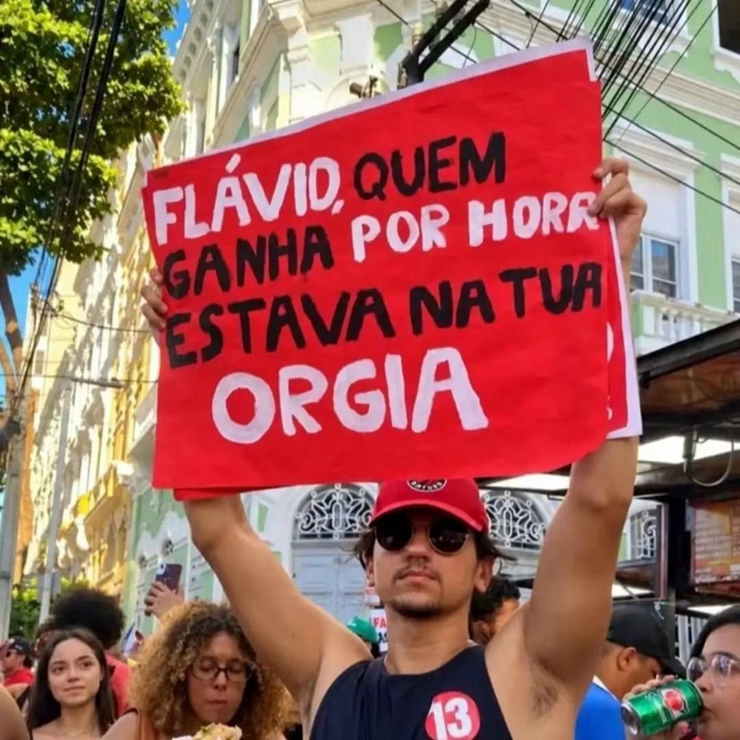 PiklesT's tweet photo. Responda pra gente Rachadinha. https://t.co/uonAJjCQx6
