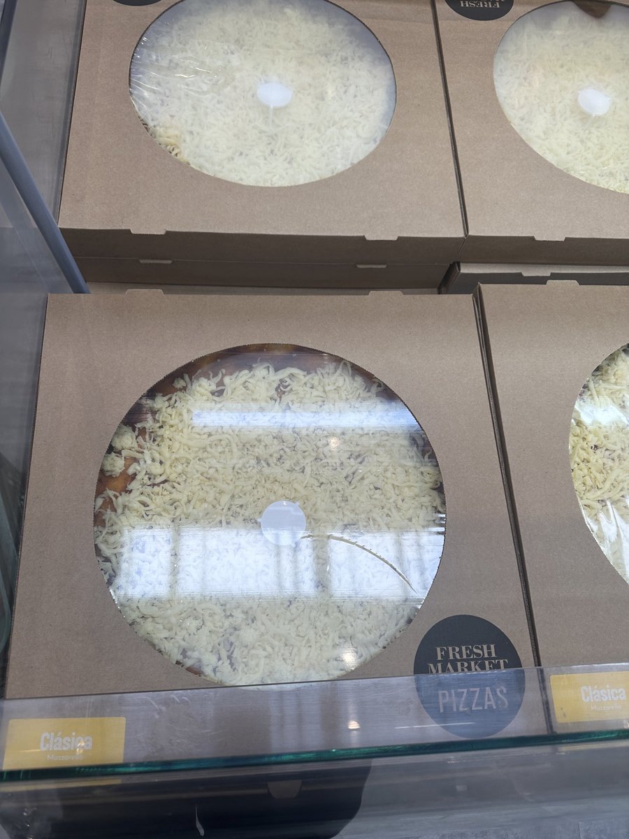 reuruguaya's tweet photo. Lo ricas que son las pizzas del disco, no hay como resistirse https://t.co/6W0PdUoVty