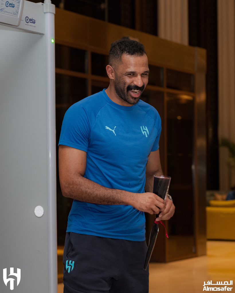khalidjassem74's tweet photo. حي الله الزعيم الهلالي في الدوحة 💙🇶🇦

بعثة الهلال تصل الدوحة وتم استقبالها بالورود استعدادا لمواجهة الزعيم السداوي.

أهلًا بالزعيم بين أهله.. وموعدنا مع قمة خليجية منتظرة في النخبة 🔥 https://t.co/fDgsCsAmWb