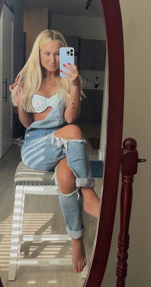 AdamTiny25's tweet photo. Danielle.Drapes on ig https://t.co/j0AYJnf4PE