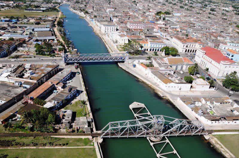 Dunyta2810's tweet photo. ¡Feliz aniversario 333, Matanzas! La ciudad de los puentes celebra un nuevo cumpleaños abrazada a su historia y a ese legado cultural que la distingue como la Atenas de Cuba. #MatancerosEnVictoria https://t.co/5G8f6nDi5H
