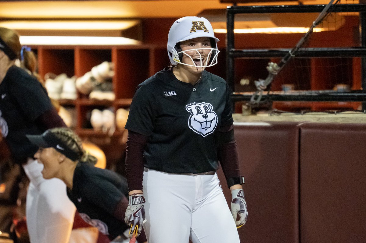 GopherSoftball's tweet photo. Thanks for fall ballin’ with us! 🍂〽️

We’ll be back before you know it! 👀

#GSB | #SkiUMah https://t.co/P0m2Z4Gd9L