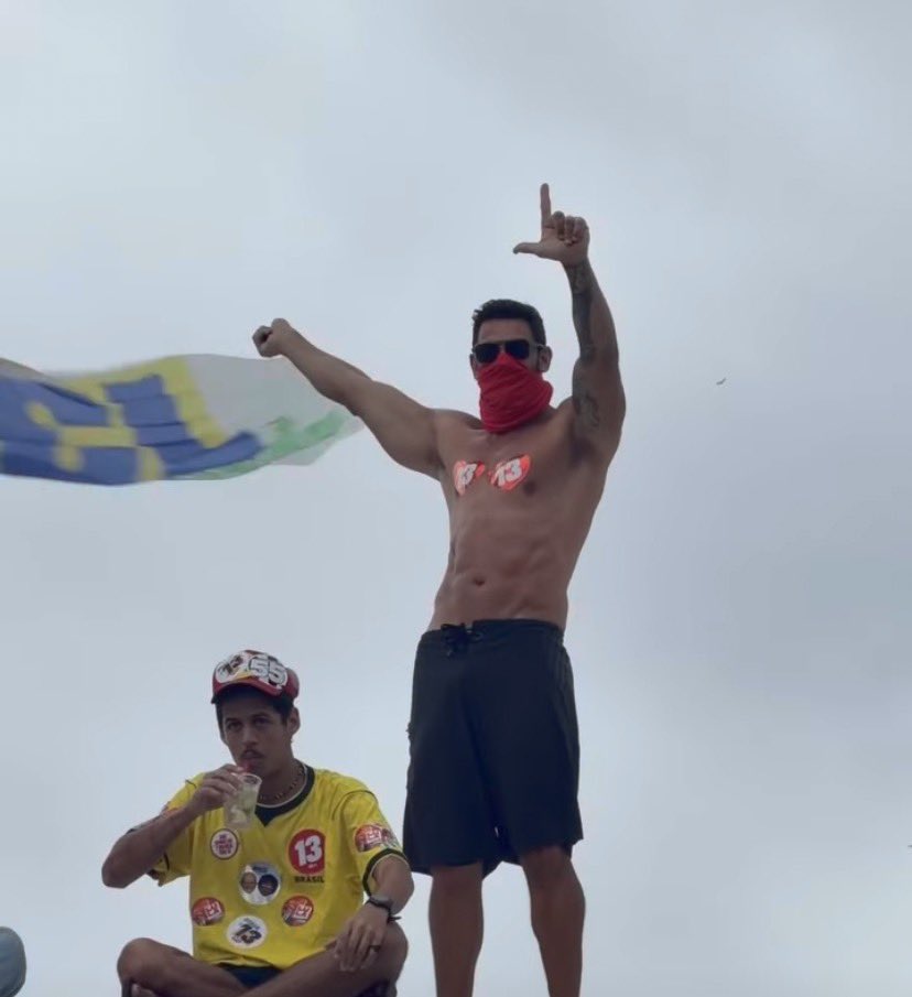 euramonserra's tweet photo. Agora pronto! Vai virar trend ter manifestante querendo biscoitar https://t.co/86jgrBCobB