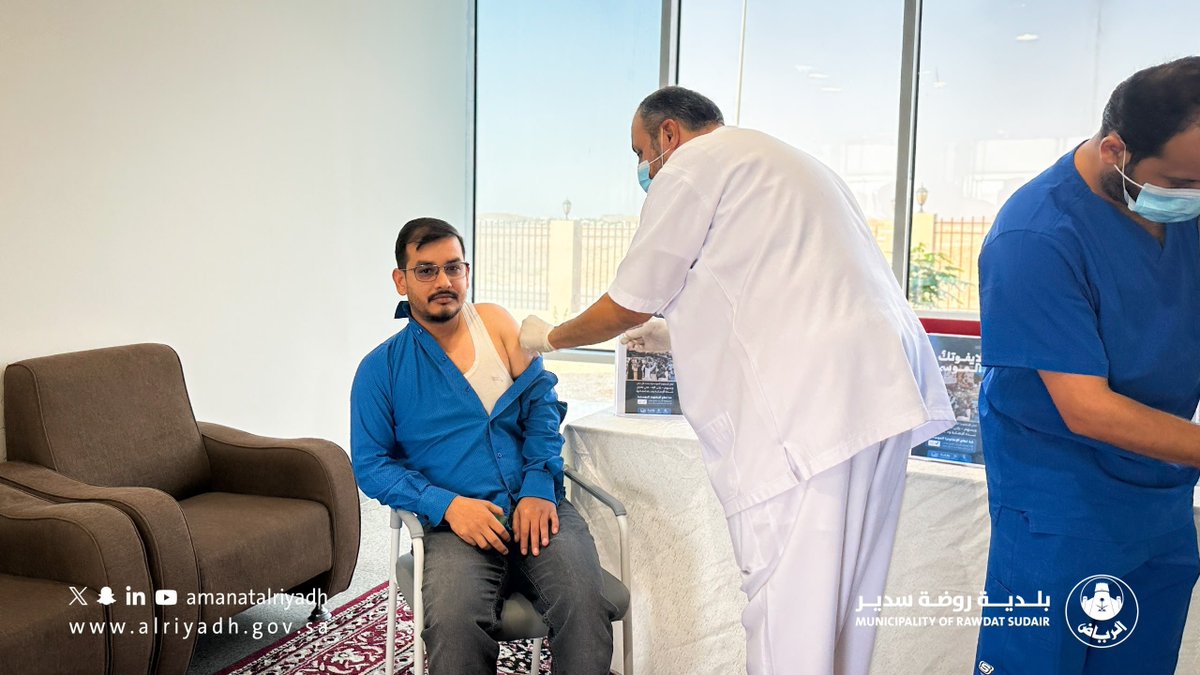 brsaa2's tweet photo. صحتك تهمّنا.. والوقاية تبدأ بخطوة. 💉

نفّذت #بلدية_روضة_سدير مبادرة لتقديم لقاح الإنفلونزا الموسمية؛ بهدف تعزيز الوعي الصحي، والمحافظة على صحة المجتمع وسلامته.

#أمانة_منطقة_الرياض https://t.co/PtQVSTYREW