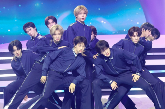 AboutMusicYT's tweet photo. A2O Soul reveals full lineup of members:

🇰🇷 Moon (19)
🇯🇵 Sora (19)
🇰🇷 Seoha (18)
🇯🇵  Gaku (17)
🇨🇳 Teo (17)
🇨🇳 June (16)
🇰🇷 Hansung (16)
🇰🇷🇺🇸 Lucien (15)
🇰🇷 🇯🇵 Seeone (15)
🇨🇳 Tai (15)
🇹🇭 Alure (15)
🇯🇵 Sono (14)
🇨🇳 Ayden (14)
🇨🇳 Zet (14)
🇨🇳 Zai (14) https://t.co/nZTNr8tZxL
