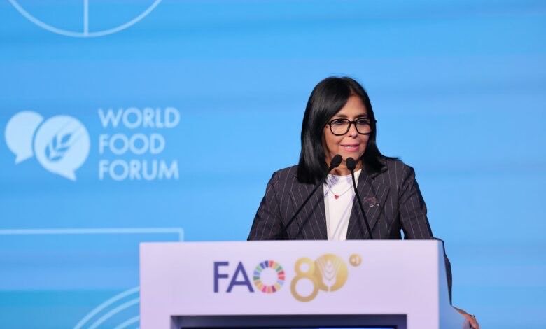 Bea_trixx1's tweet photo. Ante la FAO, Delcy Rodríguez presentó el Plan Venezuela Alimenta, una propuesta para articular la producción nacional y avanzar hacia el objetivo de garantizar alimentos para todas las familias venezolanas. #DelcyTrabajaYMCMPuroShow https://t.co/G2gnXm8u8X
