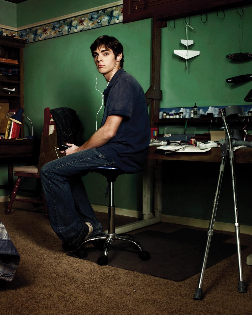 nocontextbcs's tweet photo. rest in peace, rj mitte ❤️ https://t.co/54eY8R4OFa