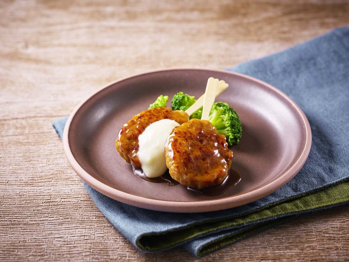nichirei_foods's tweet photo. ／
10月18日「#冷凍食品の日」を記念して
日本冷凍食品協会が「手間抜きパーク」を開催！🎉
＼

冷凍食品を使ったメニューの試食やカプセルトイもお楽しみいただけます！
試食コーナーには、ニチレイ『ミニハンバーグ』のアレンジメニューも登場！👀

📍開催概要 
・開催日：10月16日(金)・17日(土) 
・会場：渋谷サクラステージ 3F BLOOM GATE
・参加無料

ぜひお気軽にお立ち寄りください〜！

#冷凍食品の日 #手間抜きパーク #冷凍食品

👇イベント詳細はこちら