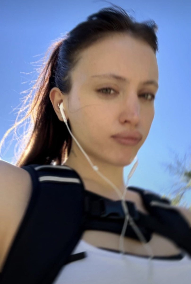 minigummybears2's tweet photo. She’s so perfect it hurts omg bro https://t.co/daZVA4sXPu