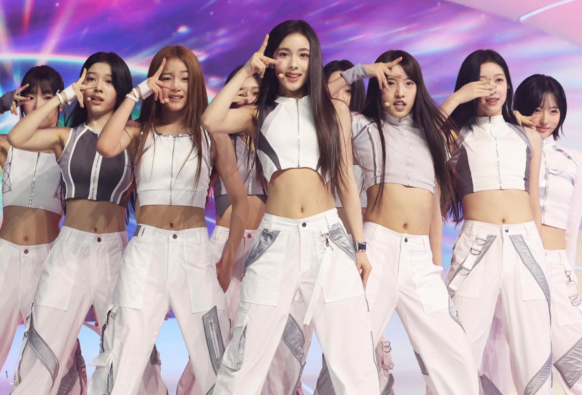 AboutMusicYT's tweet photo. A2O LITE lineup, scheduled to make their official debut today:

🇰🇷 Young (17)
🇯🇵 Himeki (17)
🇰🇷 Vora (16)
🇨🇳 Xili (15)
🇹🇭 Rada (15)
🇨🇳 Merci (15)
🇰🇷 Ayune (13)
🇯🇵 🇺🇸 OA (13)
🇨🇳 Aijing (13) https://t.co/mQTEbigAuJ