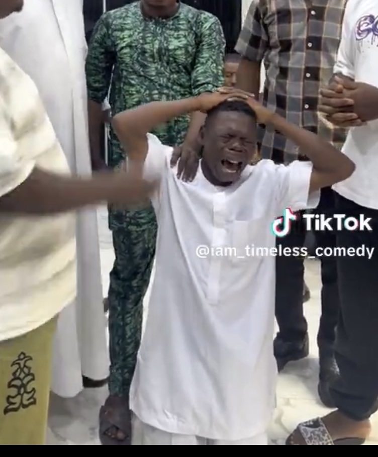oladayo199's tweet photo. @Thepentane_ But this guy no be Dindinrin naw https://t.co/cK6PNTqqLl