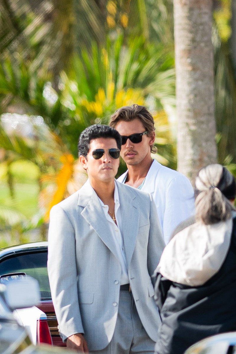 JustJared's tweet photo. Austin Butler has begun filming the #MiamiVice85 reboot and we have the first photos from set, including pics of Danny Ramirez, Dominic Sessa, and more. 

ALL PHOTOS HERE: https://t.co/jE3RX2pYAu

Pics: Backgrid https://t.co/VtN33akTk6