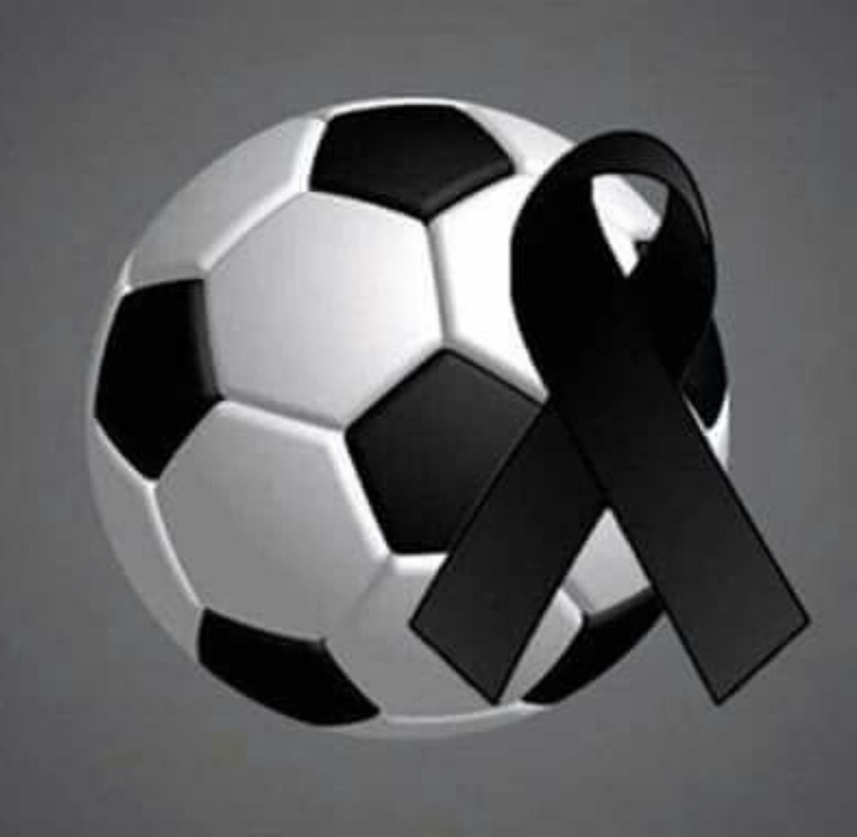 EfryVCF's tweet photo. Han expulsado a Isaac Romero por mandar a callar al público y posteriormente les han marcado.

Ha muerto nuestro querido fútbol. https://t.co/PvvRw1MCaC