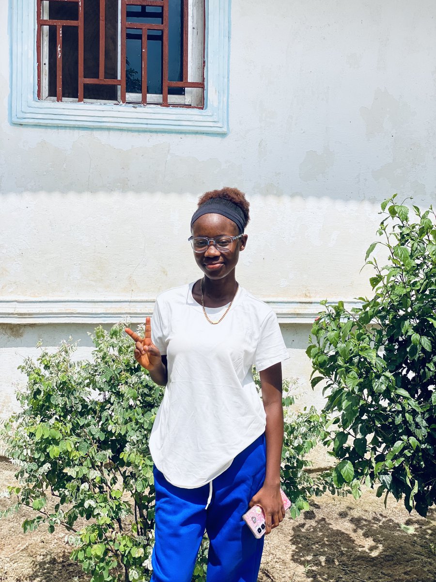 Rolandaoyhx's tweet photo. Rocking with my fav colors...🤍💙

  Brown 🟤 #African https://t.co/Tlx3LnQxPA