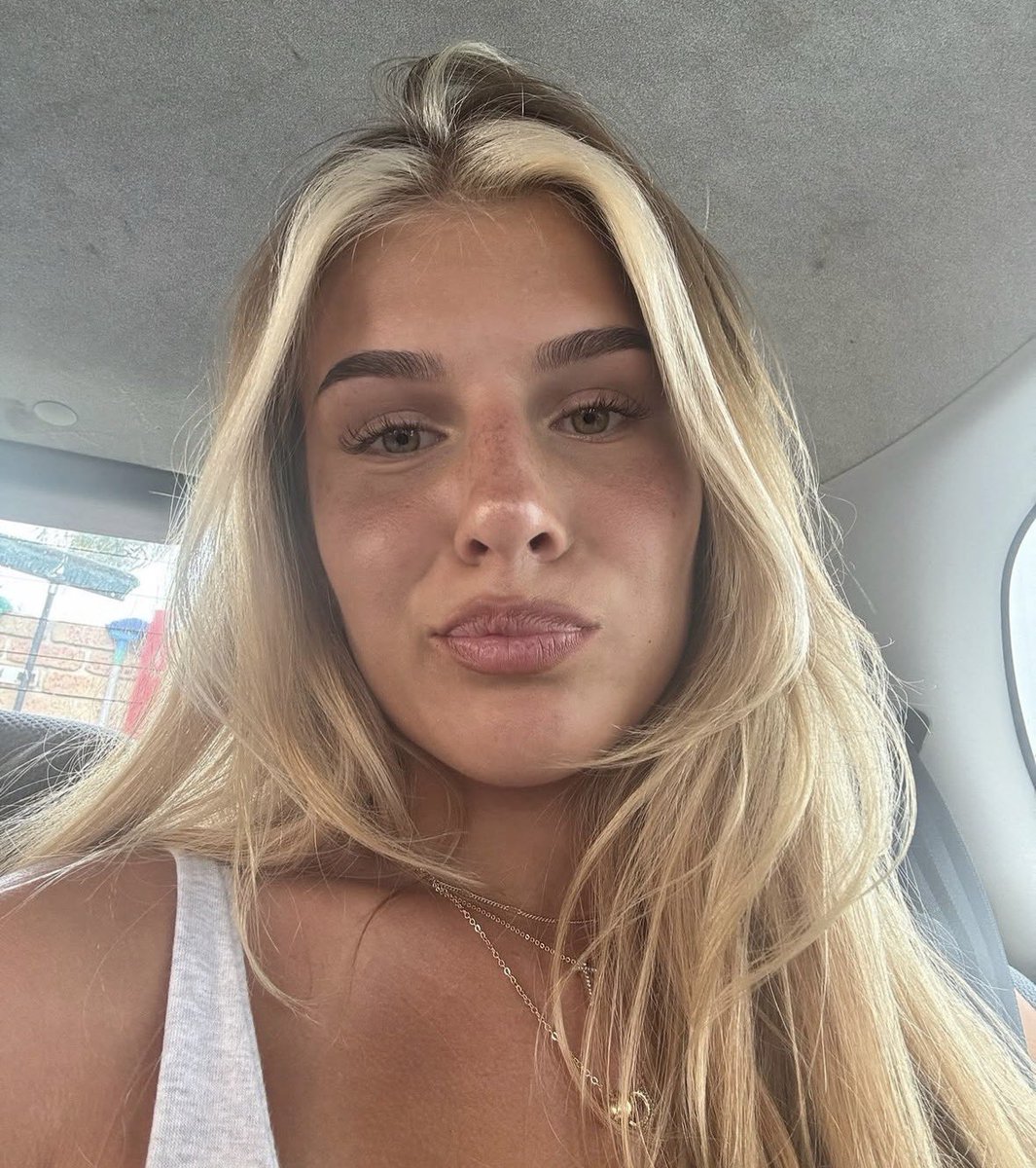 alexkhlermar's tweet photo. Hat irgendwer Lust in meinen IRL Discord Server zu kommen, wo ich meine irls poste und ich mit euch geil über die schreibe? 
Wenn ja dm mich hier 
#german #discord #deutsch #irl #irls #server #telegram #wichsbro https://t.co/Nl7ZMyIrgn