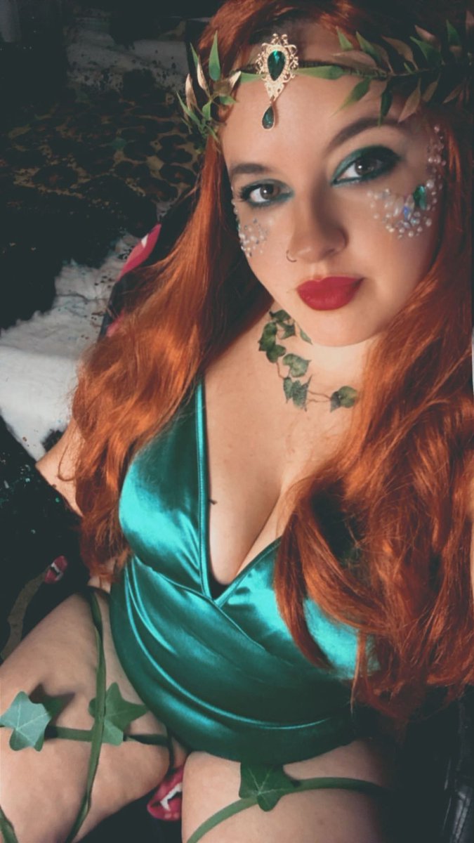 MommyKels94's tweet photo. Live as poison ivy cosplay! Come hang out 

https://t.co/kIM87D3BvP https://t.co/AU3IbWYSwb