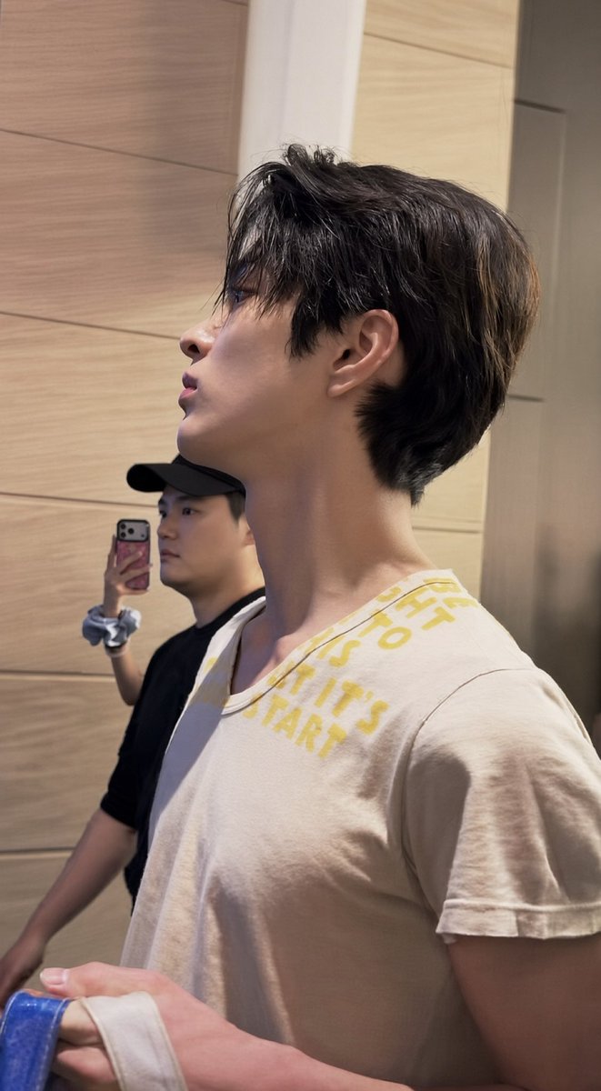 keonseanv's tweet photo. gak semua orang kuat liat side profile lu ini Ahn Mantep Keonho 😭 https://t.co/R80RenWLb1
