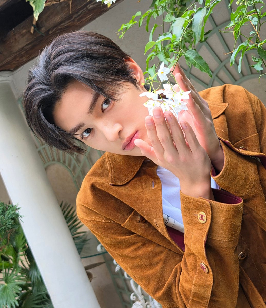 keonseanv's tweet photo. TOLONG 😭 PAHAMI 😭 GUE 😭 https://t.co/utQk1z6dK8