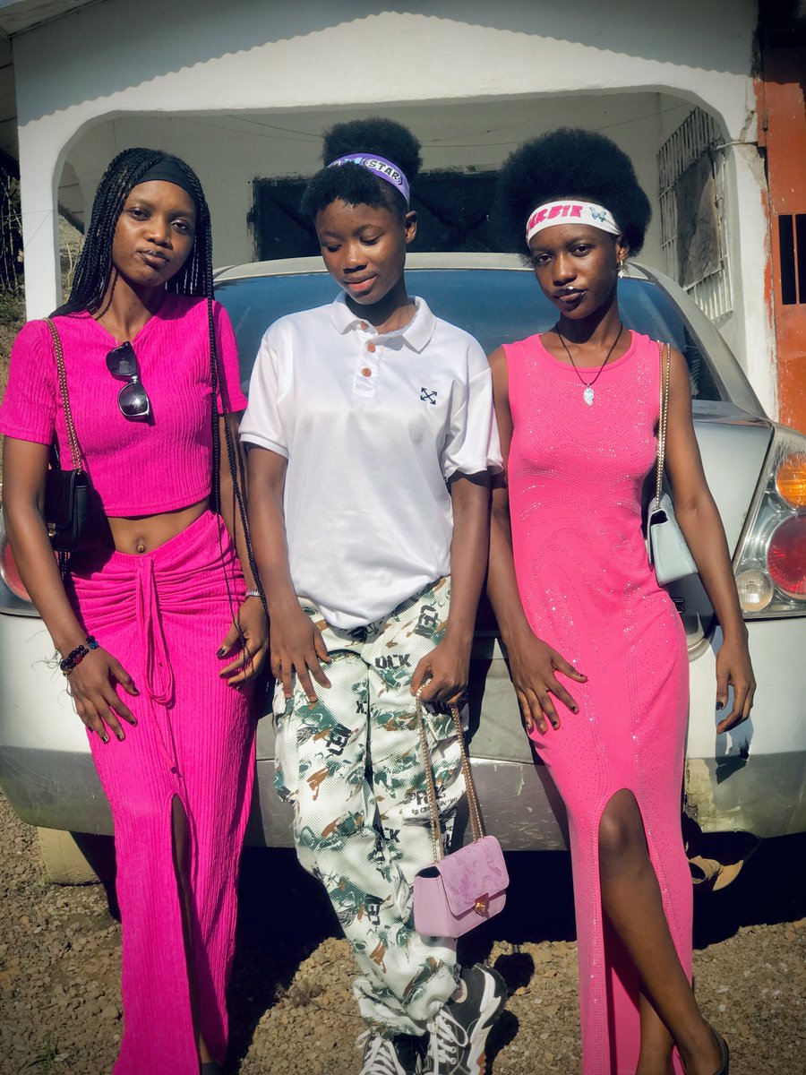 Rolandaoyhx's tweet photo. Pink and white 💞🤍 

Brownies 🟤🤎 https://t.co/pGBqRnnMXV