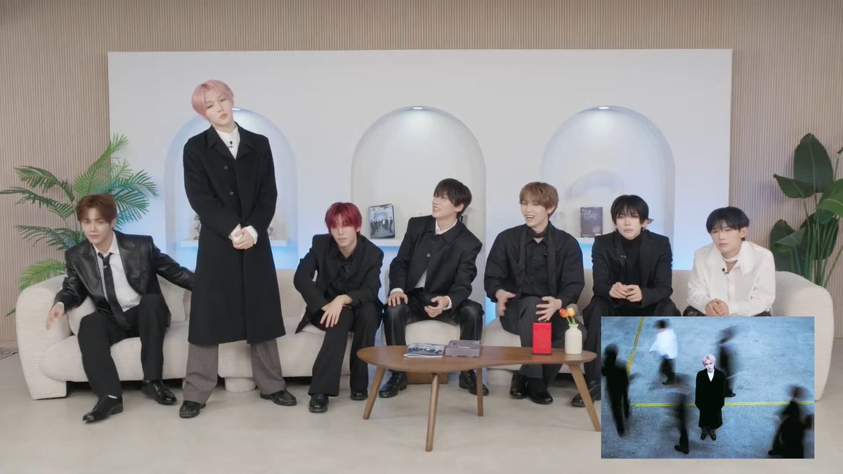 ModU622's tweet photo. During cb live the members tried to recreate their own favorite pic from How We Bloom photoshoots. Some of them were more successful than others 😀

#MODYSSEY #모디세이 #Multitude #HowWeBloom https://t.co/BthEztQeM6