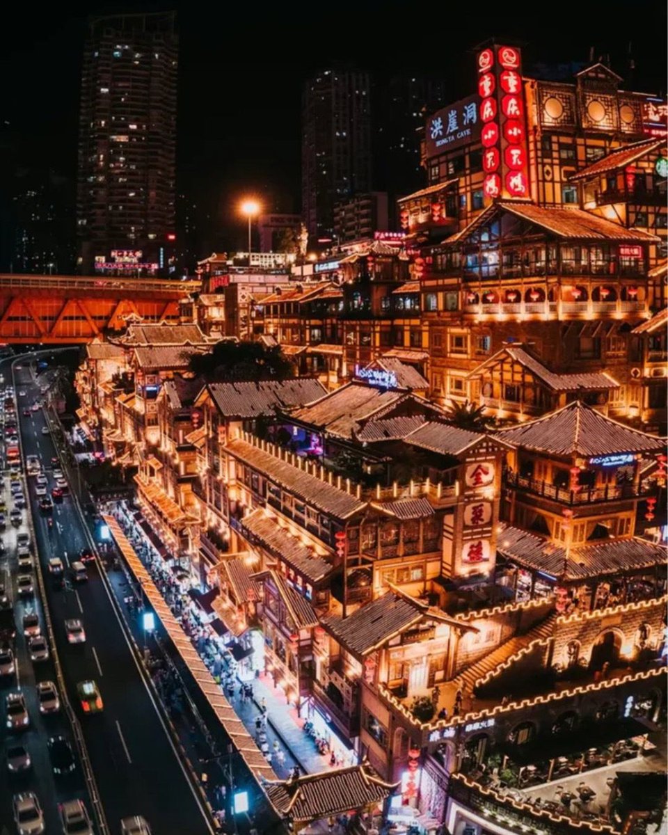 dailycultures's tweet photo. chongqing, na china, parece cenário de ficção científica depois de passar por uma transformação urbana gigantesca. https://t.co/6lm7i4KuTx