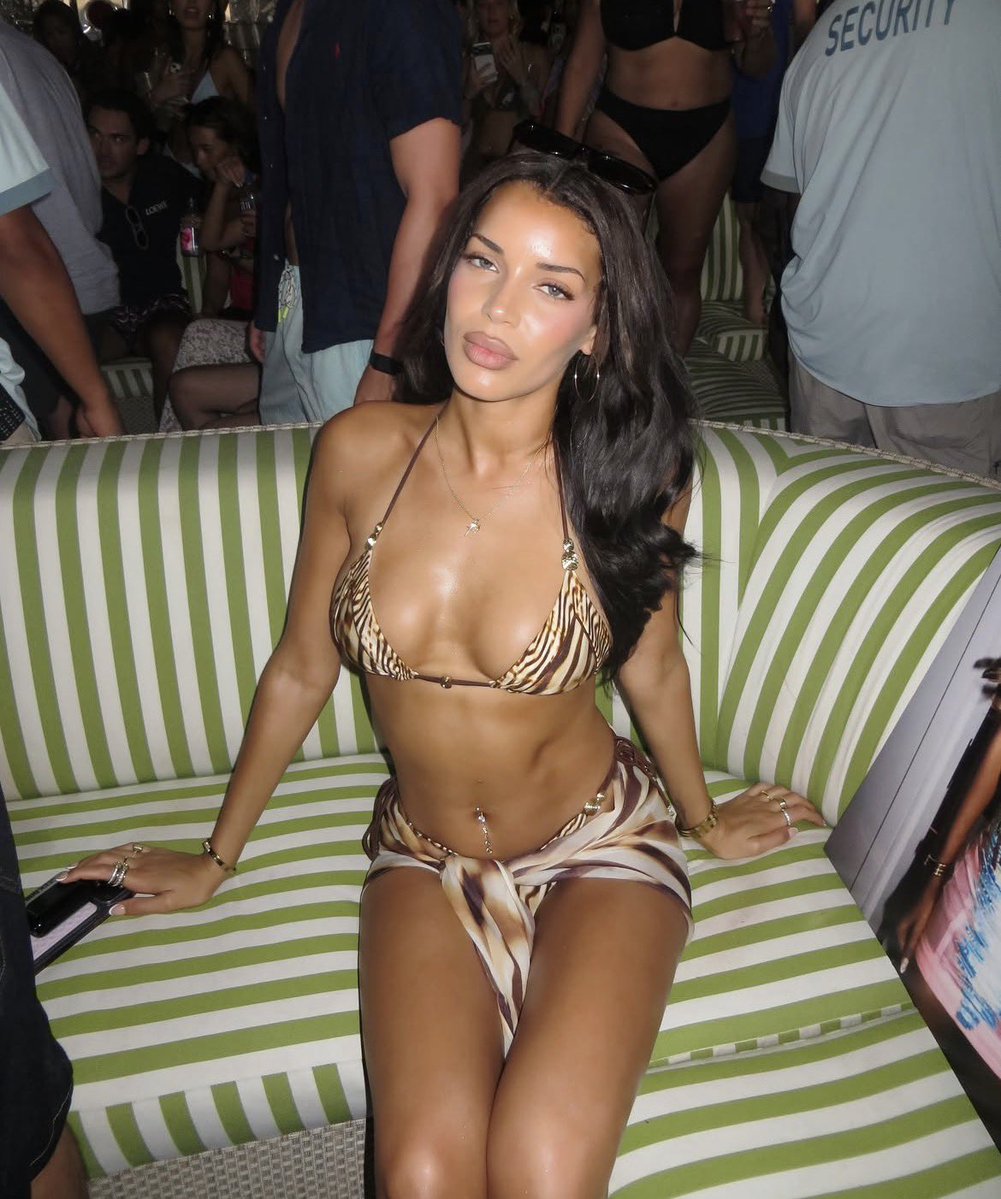 manziereece's tweet photo. and Victoria’s Secret I’m not mf playing. HAVE HER WALKING THAT SHOW NEXT WEEK OR LAY LOW FOR A WHILE. https://t.co/kU0dzTc6ma
