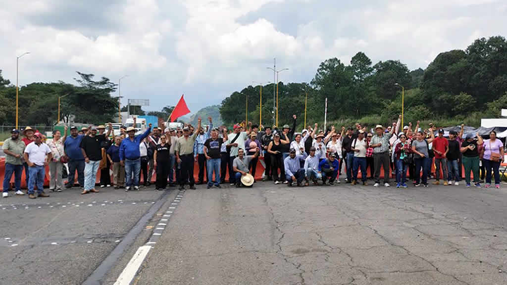 La_Coperacha's tweet photo. Gobierno retrasa entrega de iniciativa de Ley Indígena en medio de rechazos https://t.co/YAwSyCvM1c a través de @La_Coperacha  #LeyIndígena #12deOctubre #DíadelaResistenciaIndígena https://t.co/cNqFS8CSFB