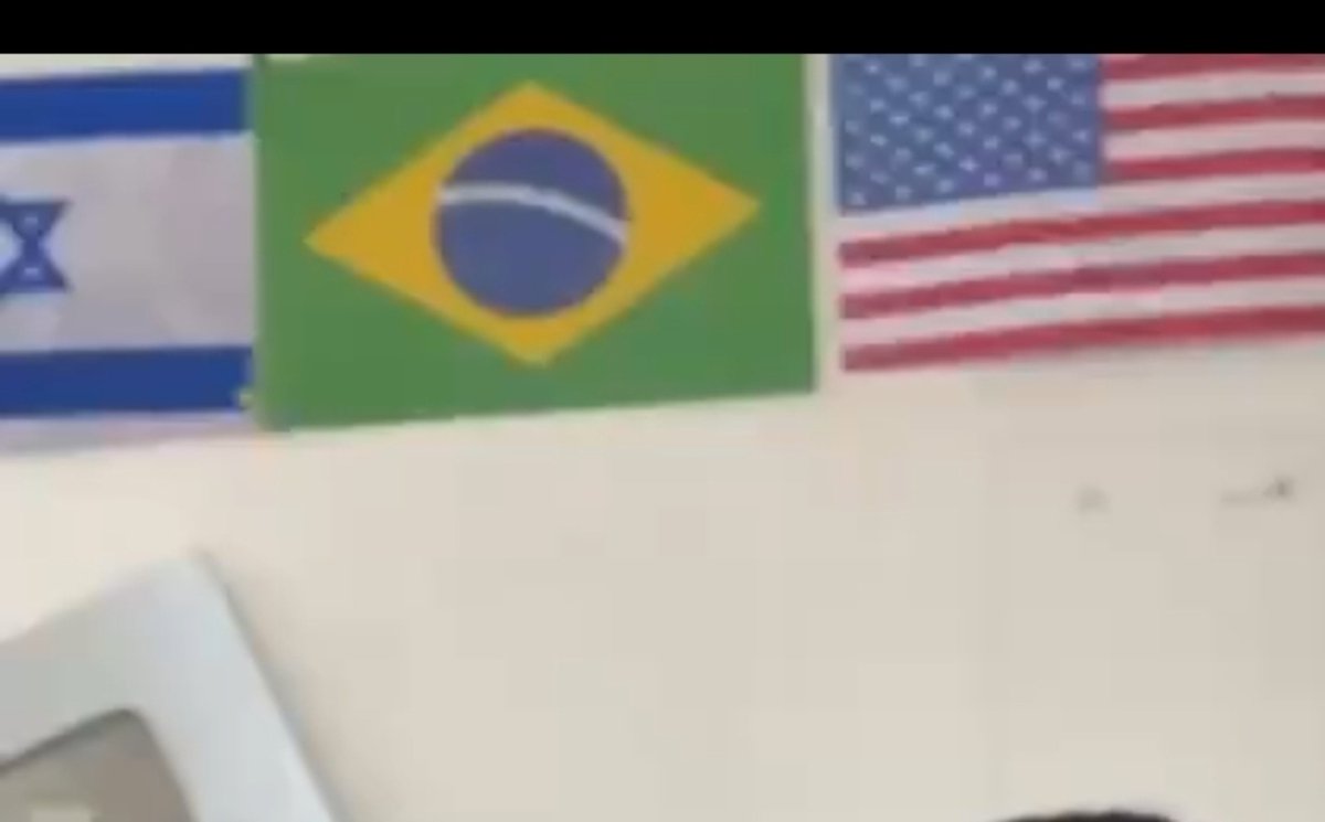 freezetheangel's tweet photo. é ex-pcc sim confia kkkk https://t.co/q96dxDiswm