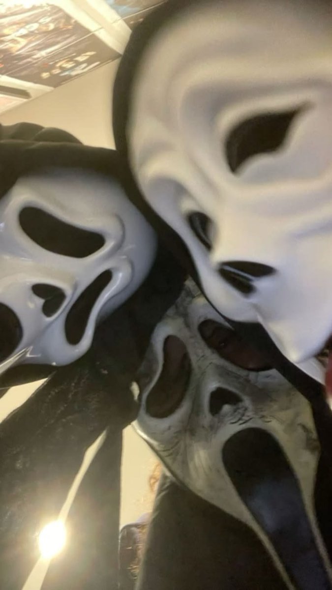 _R0SEK1LLER's tweet photo. Com eles o Halloween é sempre. https://t.co/edLik0B7KF