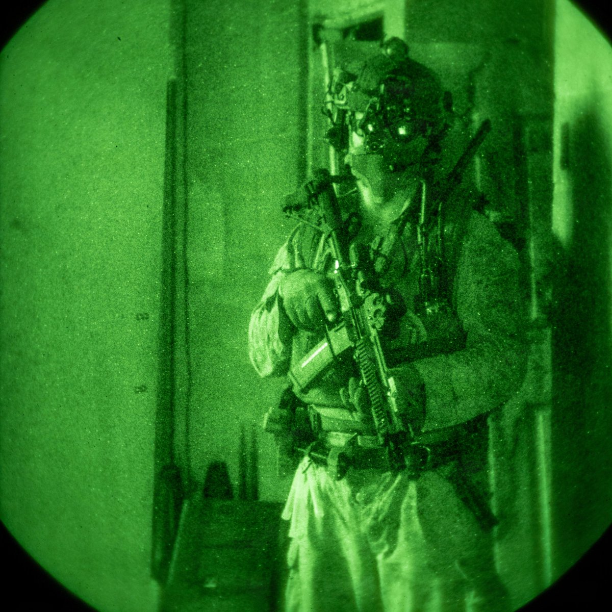 USMarineCorps's tweet photo. Sunset may signify the end of a day to the average person, but not to a Marine. The cover of darkness is often used by the Marine Corps to gain an advantage on the battlefield. Do you have what it takes to become a Marine? https://t.co/pBKSzQ2yr3