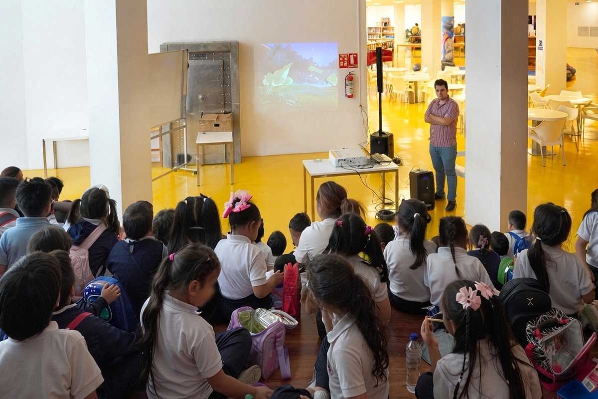 uartesec's tweet photo. Cerca de mil escolares de Guayaquil en las Jornadas de Cine Infantil del egresado UArtes Carlos Cordovez de la Gasca.

En la Sala Ría de la Biblioteca de las Artes (Pichincha y Aguirre) tendrá lugar este 30 de septiembre una nueva cita de las Jornadas de Cine Infantil, proyecto que lleva adelante Carlos Cordovez de la Gasca, gestor cultural y egresado de la Escuela de Cine de la Universidad de las Artes, quien inició su propuesta en el 2025 y a la fecha ha logrado compartir las proyecciones y el diálogo posterior que se propicia con cerca de mil niños y niñas que estudian en planteles ubicados en el centro, sur, suroeste y noroeste de la ciudad.

Nota completa en el InfoUArtes: https://t.co/J6tr4u8urE