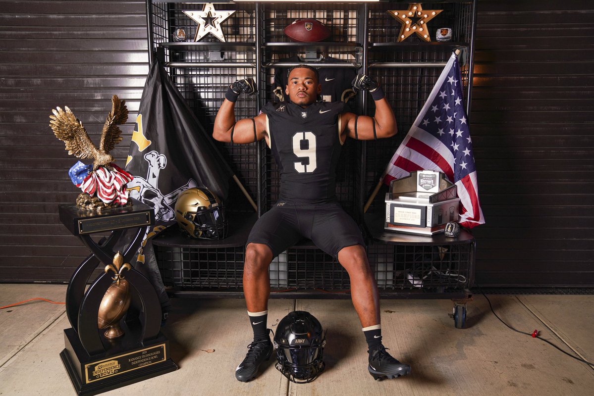 Cameron_T_9's tweet photo. Had a great OV @ArmyWP_Football !Thank you for the hospitality!
@CoachJeffMonken @CoachJuice17 @ZGold_WP @ryanstarace_ @AutumnScott_ @Madisoncifra @PF_HighFootball @The_QuincyD @247Sports @MikeRoach247 @TomLoy247 @samspiegs https://t.co/p8ZnSjK2aR