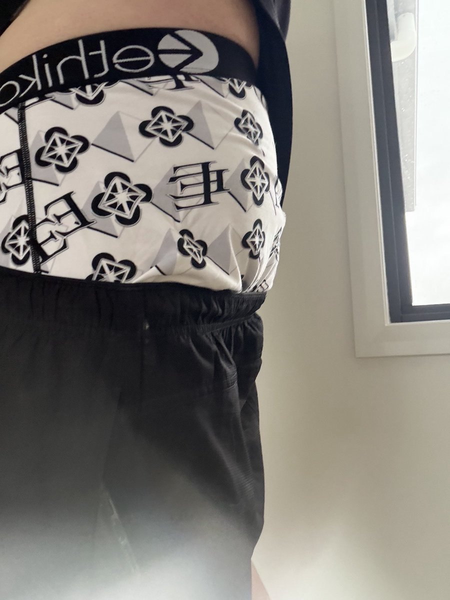 underwesrguy's tweet photo. #sagging #boxershorts #ethika #newboxers #gaytradie https://t.co/wDA5fFLNLv