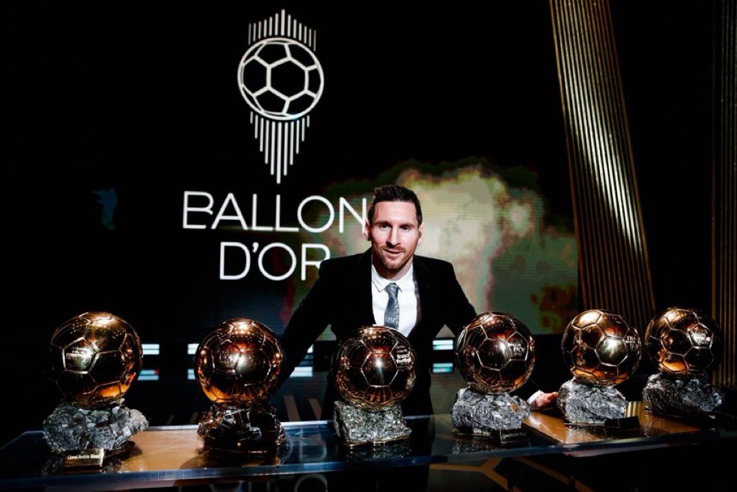 _BeFootball's tweet photo. 🚨🚨 LIONEL MESSI 🇦🇷 SERA À LA CÉRÉMONIE DU BALLON D’OR LE 26 OCTOBRE PROCHAIN ! 🌕✨

La présence de l'étoile argentine n'est pas anecdotique : IL SERA CHARGÉ DE DE REMETTRE EN MAIN PROPRE LE TROPHÉE AU VAINQUEUR ! 👀🏆

(@Juanjesuscsap) https://t.co/ar2DIkK1tn