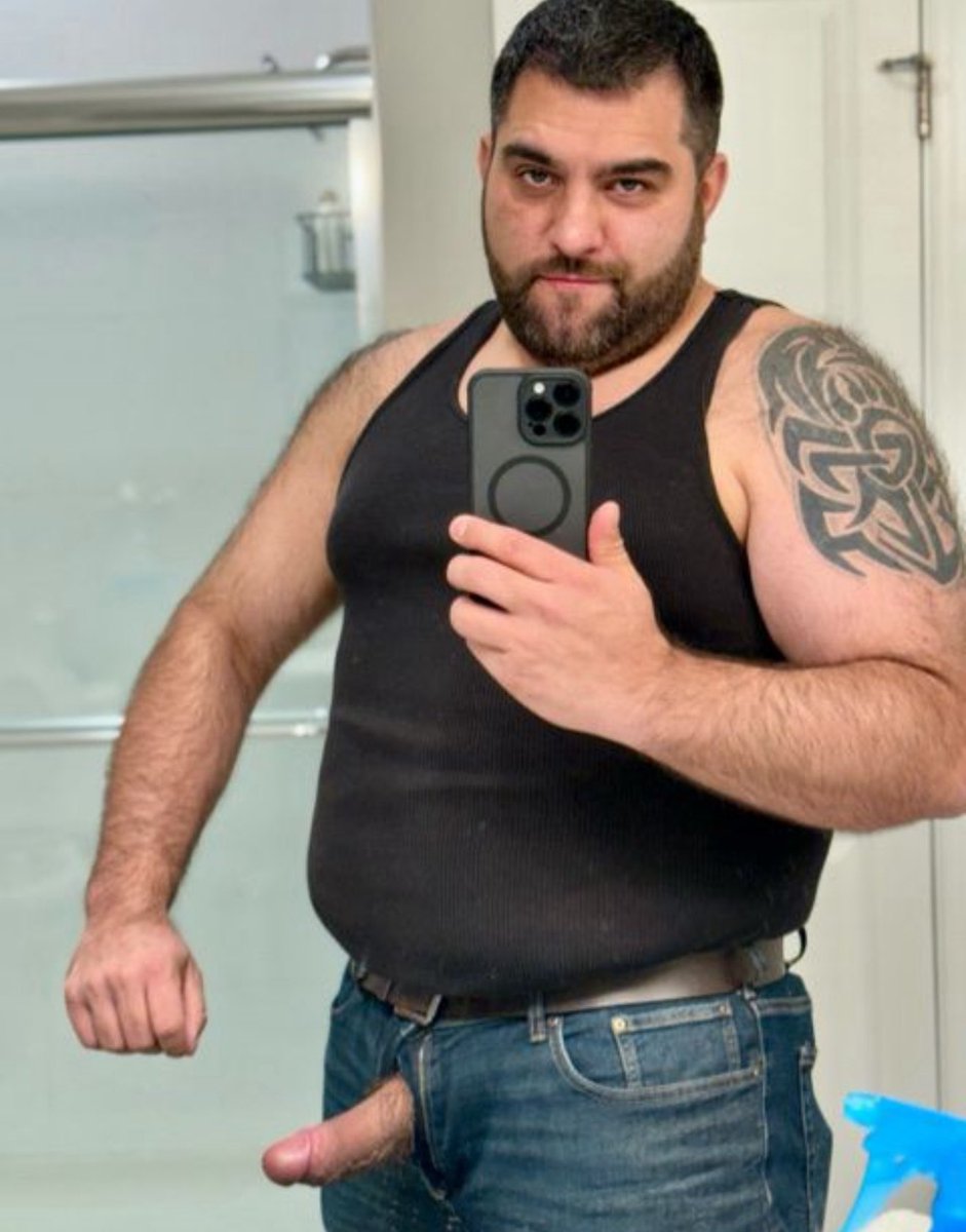 THEGLORYBEAR's tweet photo. Does anyone else have issues with their zipper staying closed? https://t.co/9bquC2ZCXt