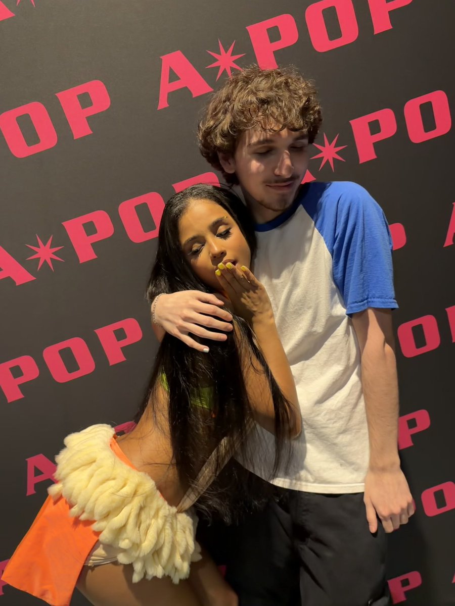nitigrande's tweet photo. it's your fav duo 💖 https://t.co/pEtY6jZg05