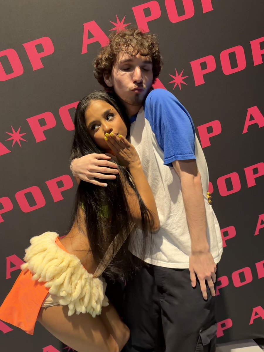 nitigrande's tweet photo. it's your fav duo 💖 https://t.co/pEtY6jZg05