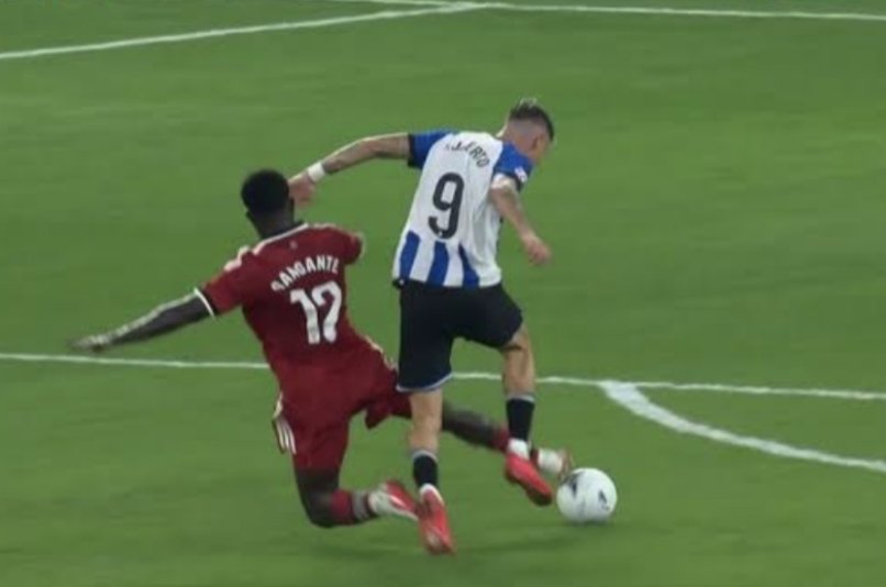 SFCSVQ2's tweet photo. Desgraciadamente este año ya van 2 partidos.

2 rojas que no son, más de 10 minutos de descuento cuando no se ha perdido ni la mitad y 2 goles en el 90 y largos.

Es muy complicado jugar contra 12 cada jornada. https://t.co/EQeDymBXig