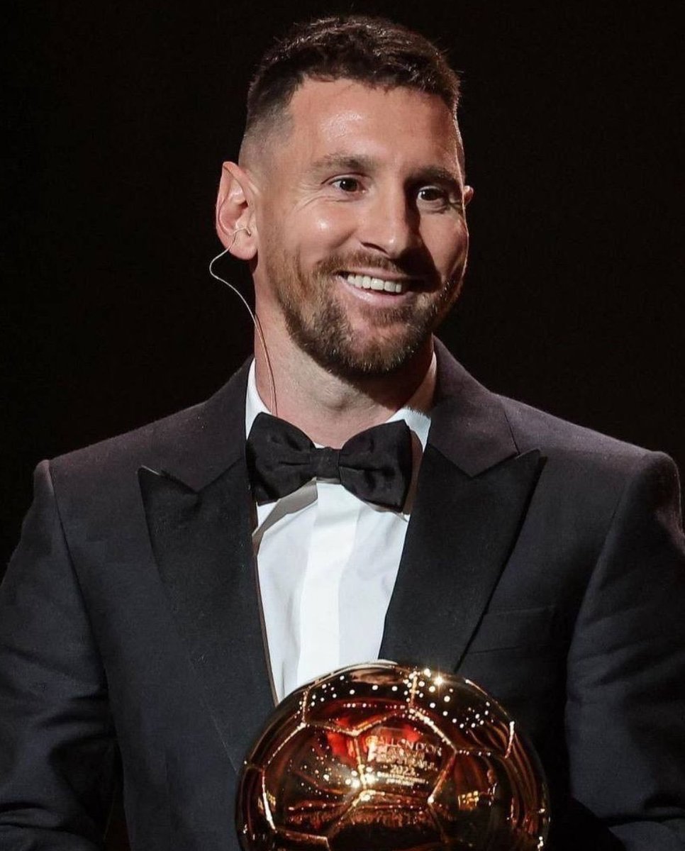 StakeFootball's tweet photo. 🚨🚨| Lionel Messi will attend the Ballon d'Or ceremony on October 26 and is set to PRESENT THE TROPHY to the winner.

[@Juanjesuscsap] https://t.co/DTYmz3Izxx