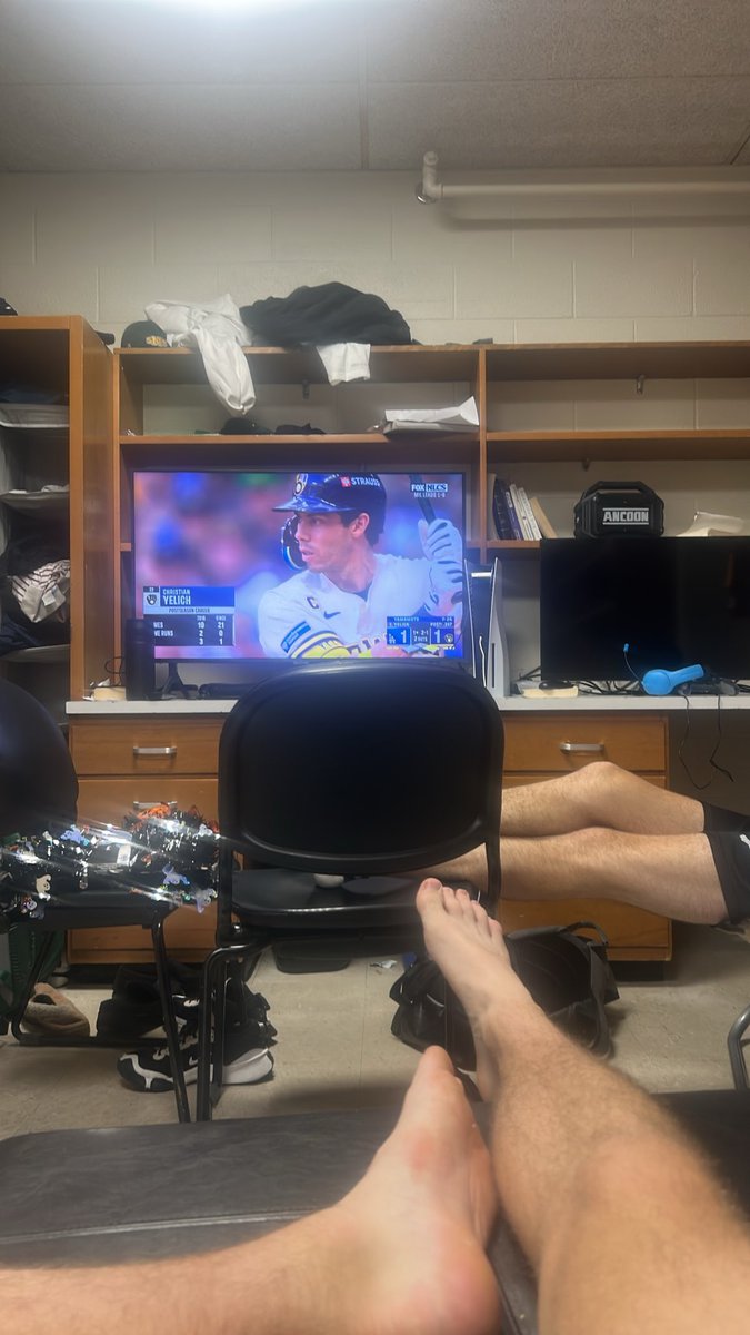 NaacKnower67's tweet photo. Nothing better than afternoon Brewer playoff baseball. #fuckLa #Brewersin6 https://t.co/av9j3dVDHb