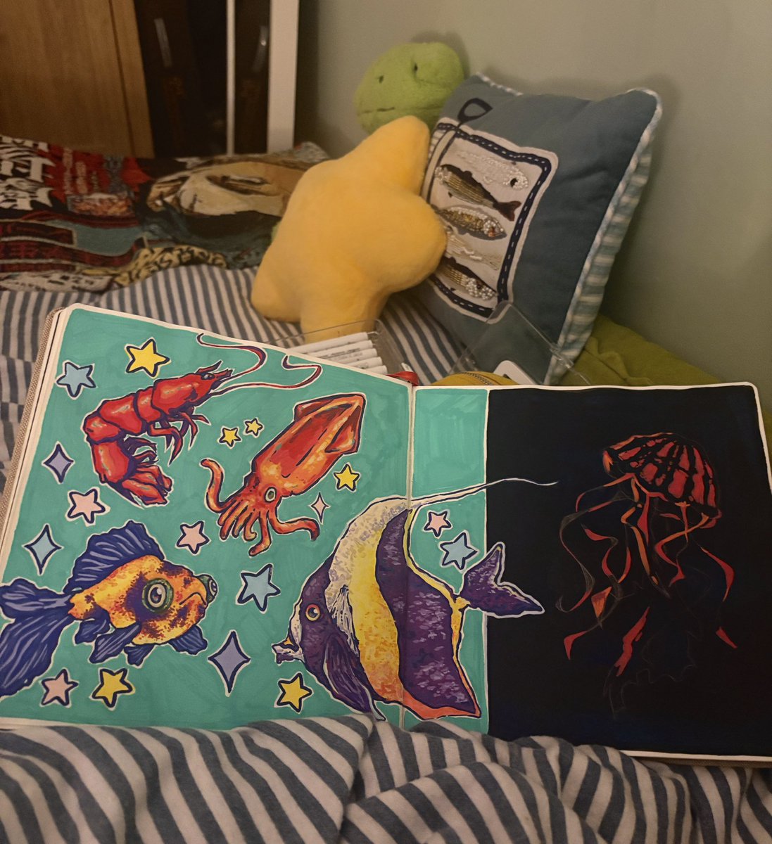 katilogue's tweet photo. in my bed painting some fish :) https://t.co/P8gmBEf2NO